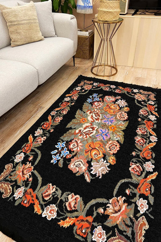 Halı Vagonu 2004 Siyah Çiçekli Bordürlü Klasik Desen Kaymaz Taban Dekoratif Halı