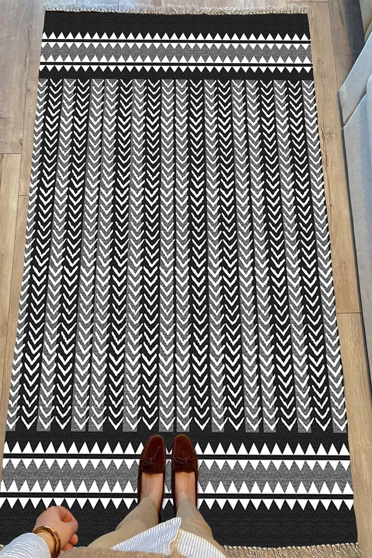 Cotton Serisi Siyah Beyaz Geometrik Etnik Eskitme Desenli Dekoratif Dokuma Taban Kilim