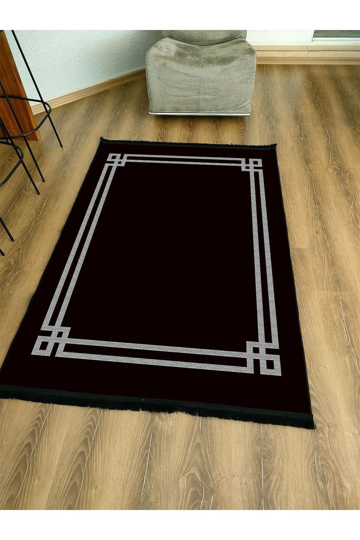 Halı Vagonu 2063 Siyah Çerçeveli Klasik Dekoratif Pamuk Dokuma Halı Modeli