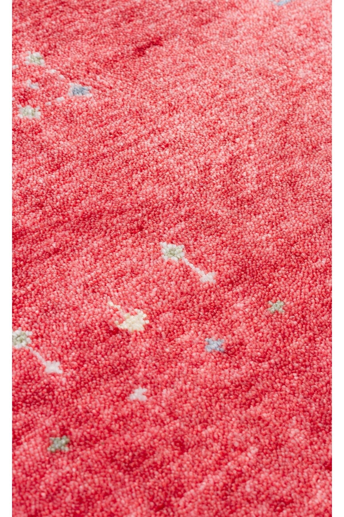 ZARA ZR 06 RED Q Otantik Desenli El Emeği ile Özel Tezgahlarda Üretilen Modern Uşak Halısı