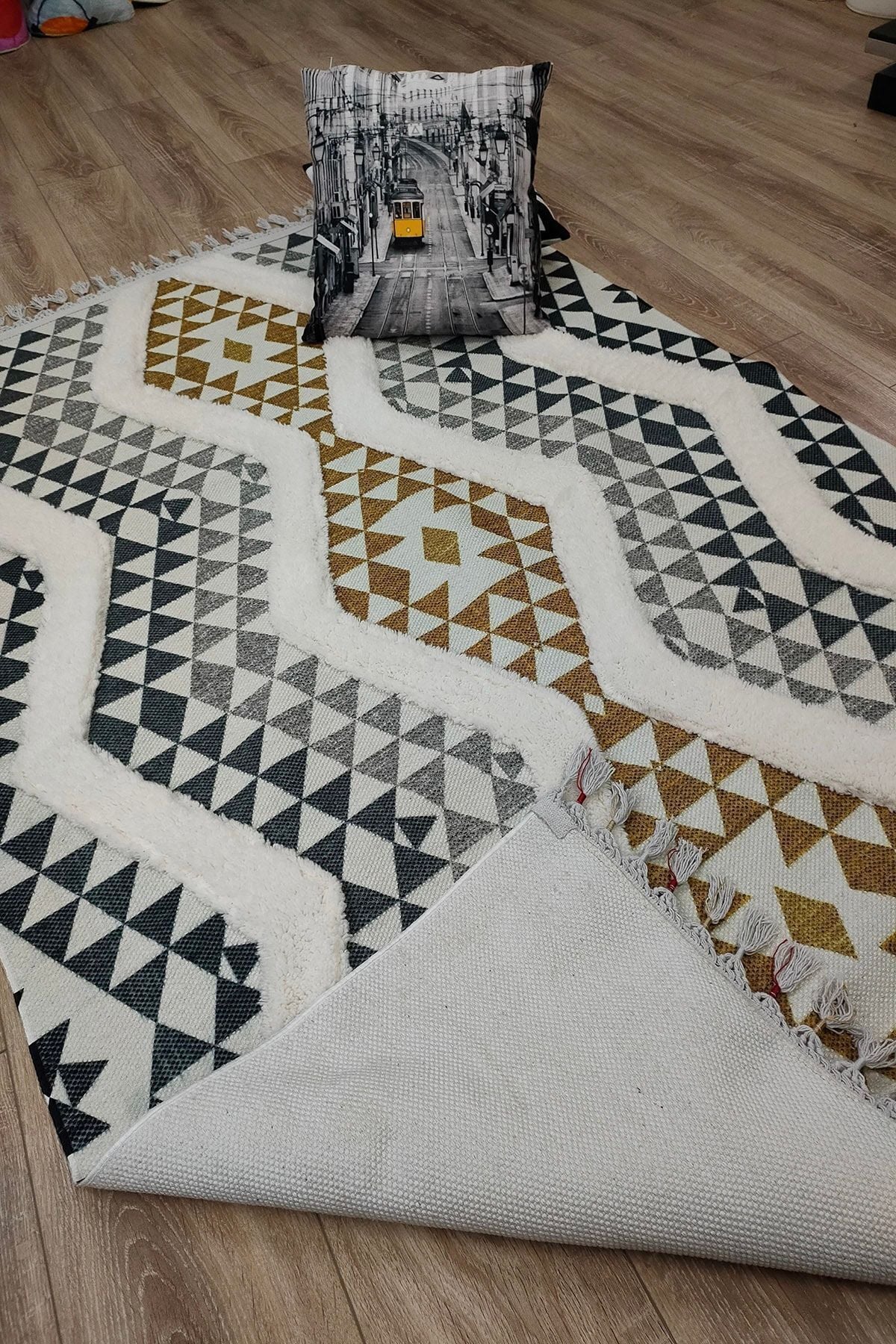 Tafting Kilim Serisi Üzeri Peluşlu Dokuma Taban Dekoratif Kilim