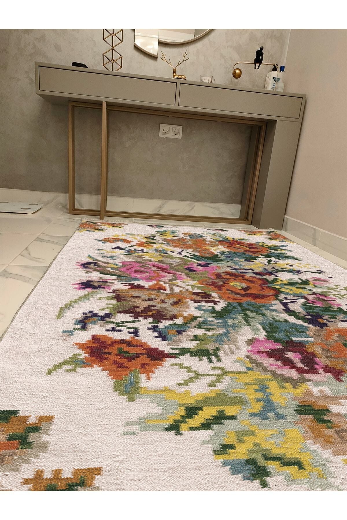 Halı Vagonu Serisi Multy Tonlarında Eskitme Çiçek Desen Kaymaz Taban Şönil Halı