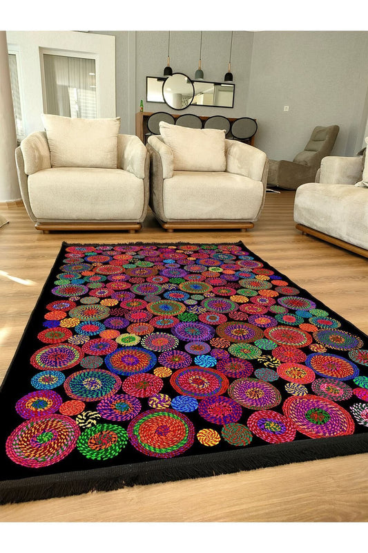 Halı Vagonu Serisi Siyah Rengin Üzerinde Multy Tonlarında Çiçekli Desen Kaymaz Taban Şönil Halı