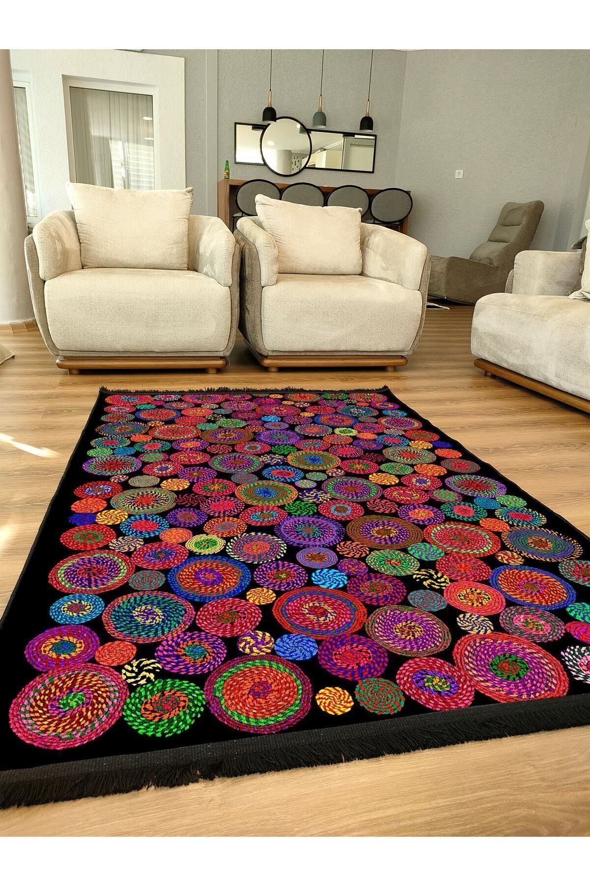 Halı Vagonu Serisi Siyah Rengin Üzerinde Multy Tonlarında Çiçekli Desen Kaymaz Taban Şönil Halı