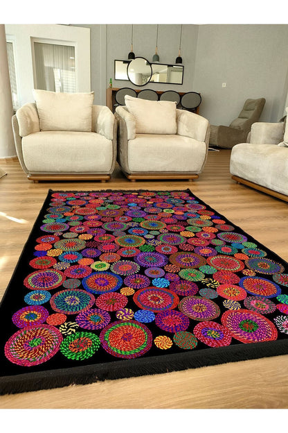 Halı Vagonu Serisi Siyah Rengin Üzerinde Multy Tonlarında Çiçekli Desen Kaymaz Taban Şönil Halı