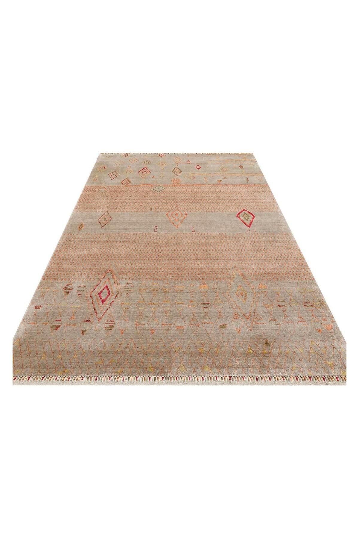 ZARA ZR 15 BEIGE AUTUMN  Otantik Desenli El Emeği İle Özel Tezgahlarda Üretilen Modern Uşak Halısı