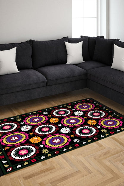 Halı Vagonu Serisi Beyaz Rengin Üzerinde Multy Tonlarında Çiçekli Desen Kaymaz Taban Şönil Halı