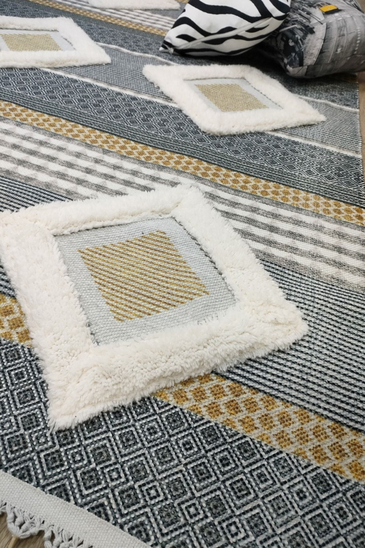 Tafting Kilim Serisi Üzeri Peluşlu Dokuma Taban Dekoratif Kilim