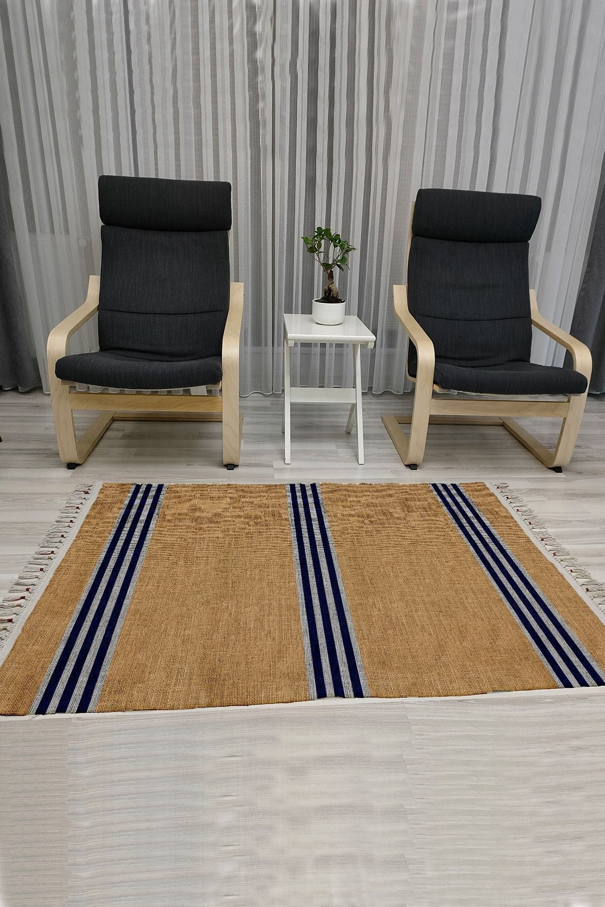 Cotton Serisi Kahverengi Taban Üzerinde Gri Ve Lacivert Ince Bordürlü Dekoratif Dokuma Taban Kilim