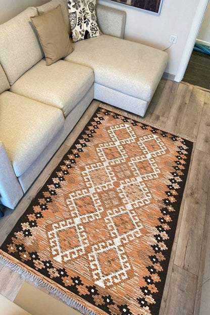 Cotton Serisi Kahve Tonlarında Bordürlü Baklava Eskitme Desen Dekoratif Dokuma Taban Kilim