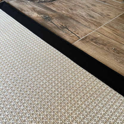 Siyah Kumaş Bordürlü Krem Sisal Halı - El Yapımı, Dayanıklı, Modern Tasarım - HVSB01