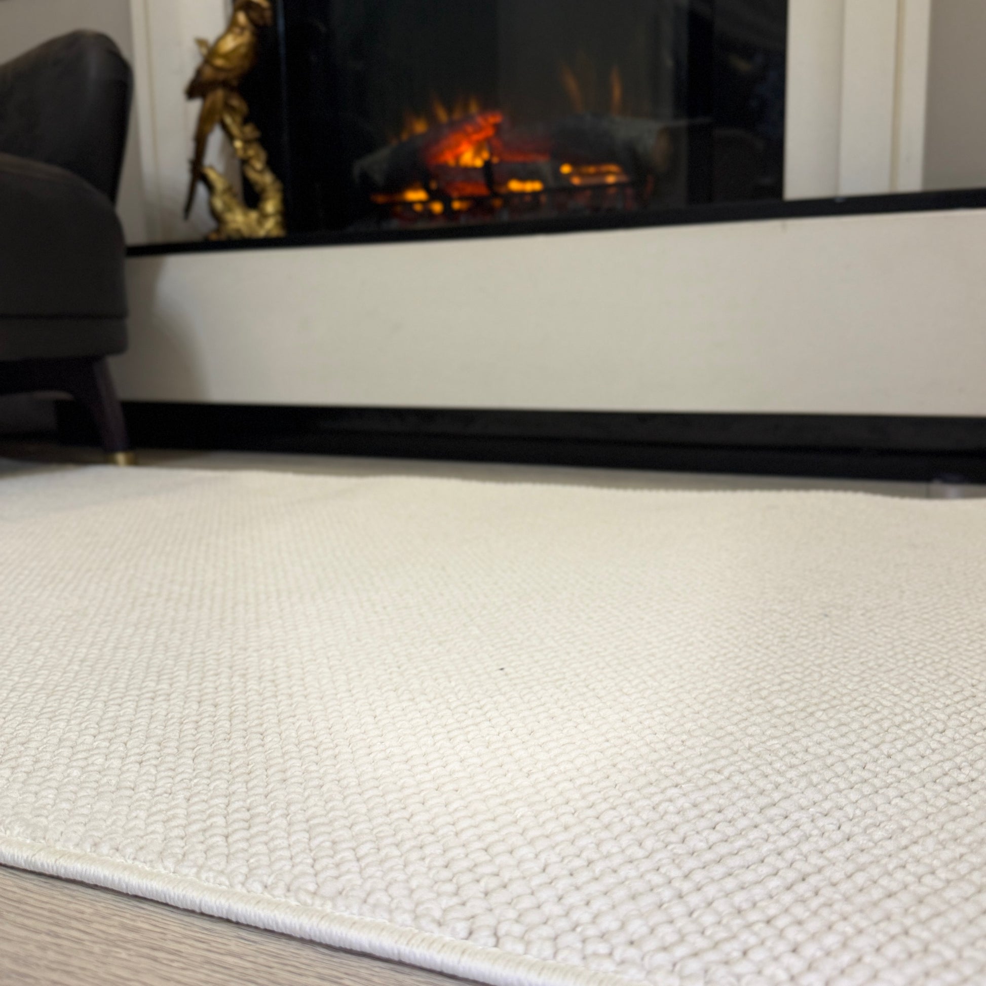 Beyaz Bukle Halı'nın ev dekorasyonunda kullanımı.