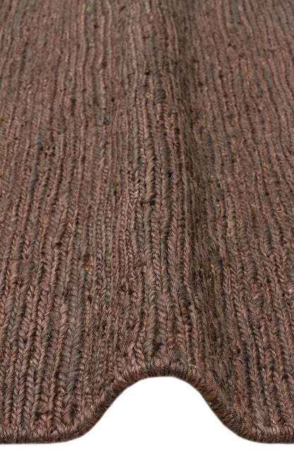 İç mekan dekorasyonunda kullanılan Soumak SMK Plain Brown Örgülü Naturel Kendir Halı.