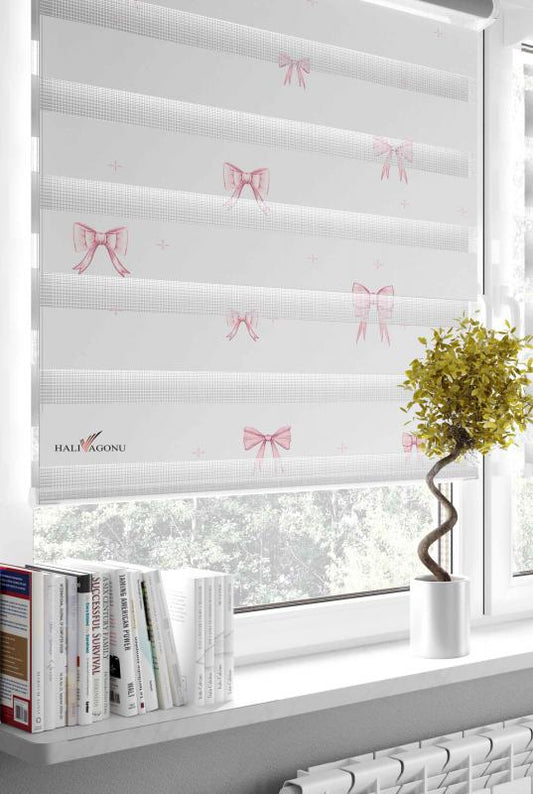 HV424 Fiyonklu Beyaz Zebra Perde, modern ve şık tasarımıyla ev dekorasyonuna zarafet katıyor.