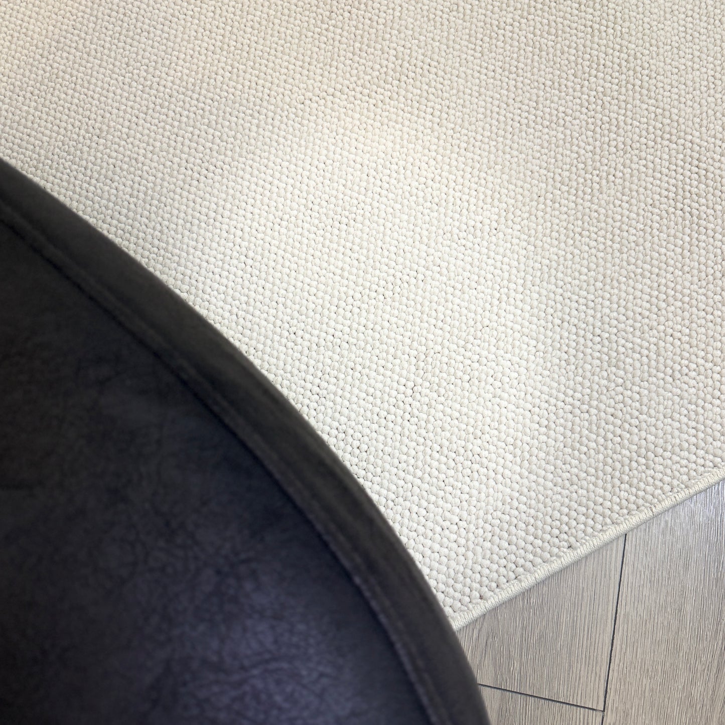 Farklı açılardan Halı Vagonu Bukle Serisi Beyaz Makine Halısı - Beyaz Bukle Halı.