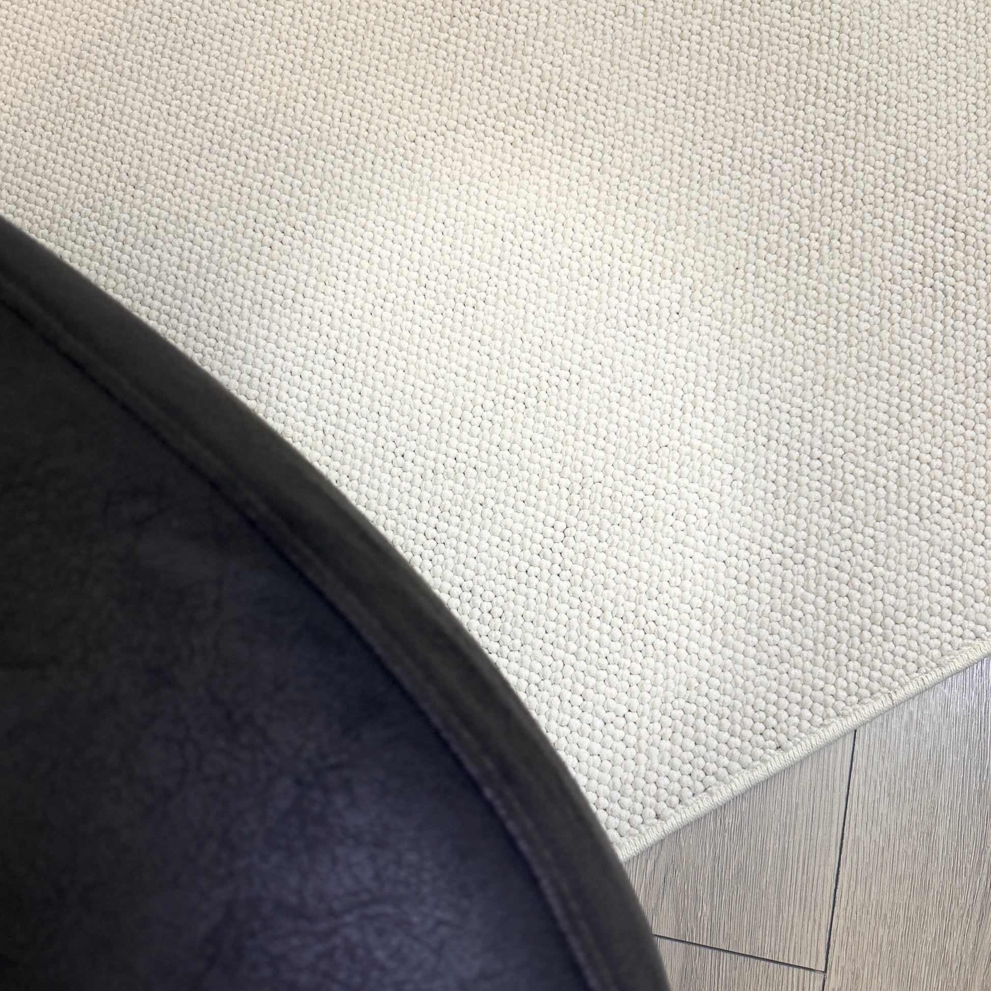 Farklı açılardan Halı Vagonu Bukle Serisi Beyaz Makine Halısı - Beyaz Bukle Halı.