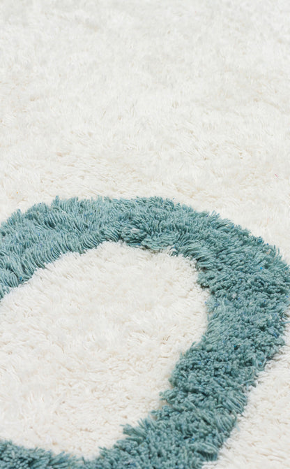 COTTON BOON XW CBN 02 MULTY pamuk bebek halısının kenar saçak detayı.