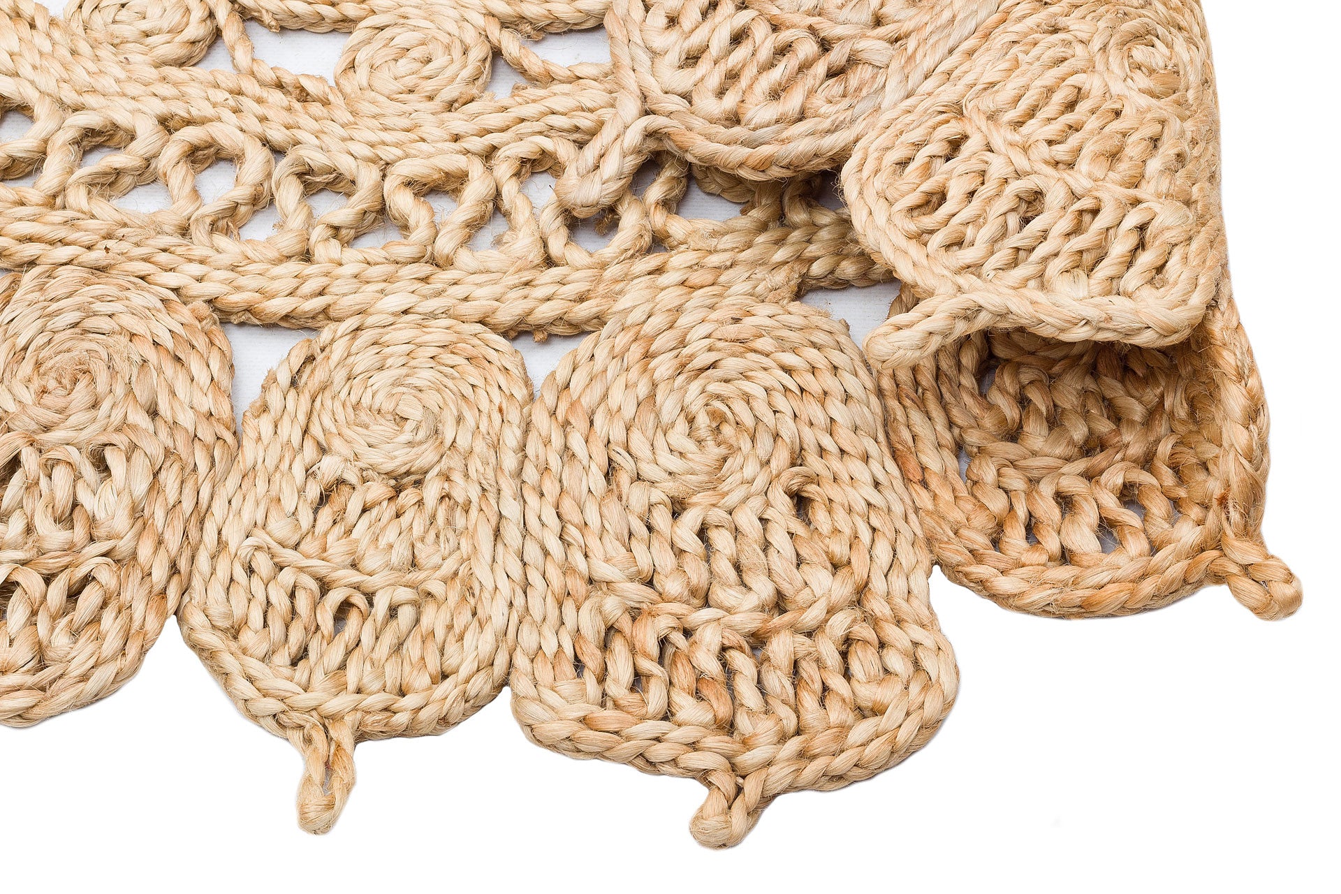 SOLO CA-108 Natural Jüt Hasır Halı, 2200 gr/m2 ağırlığı ile sağlam yapısını gösteriyor.