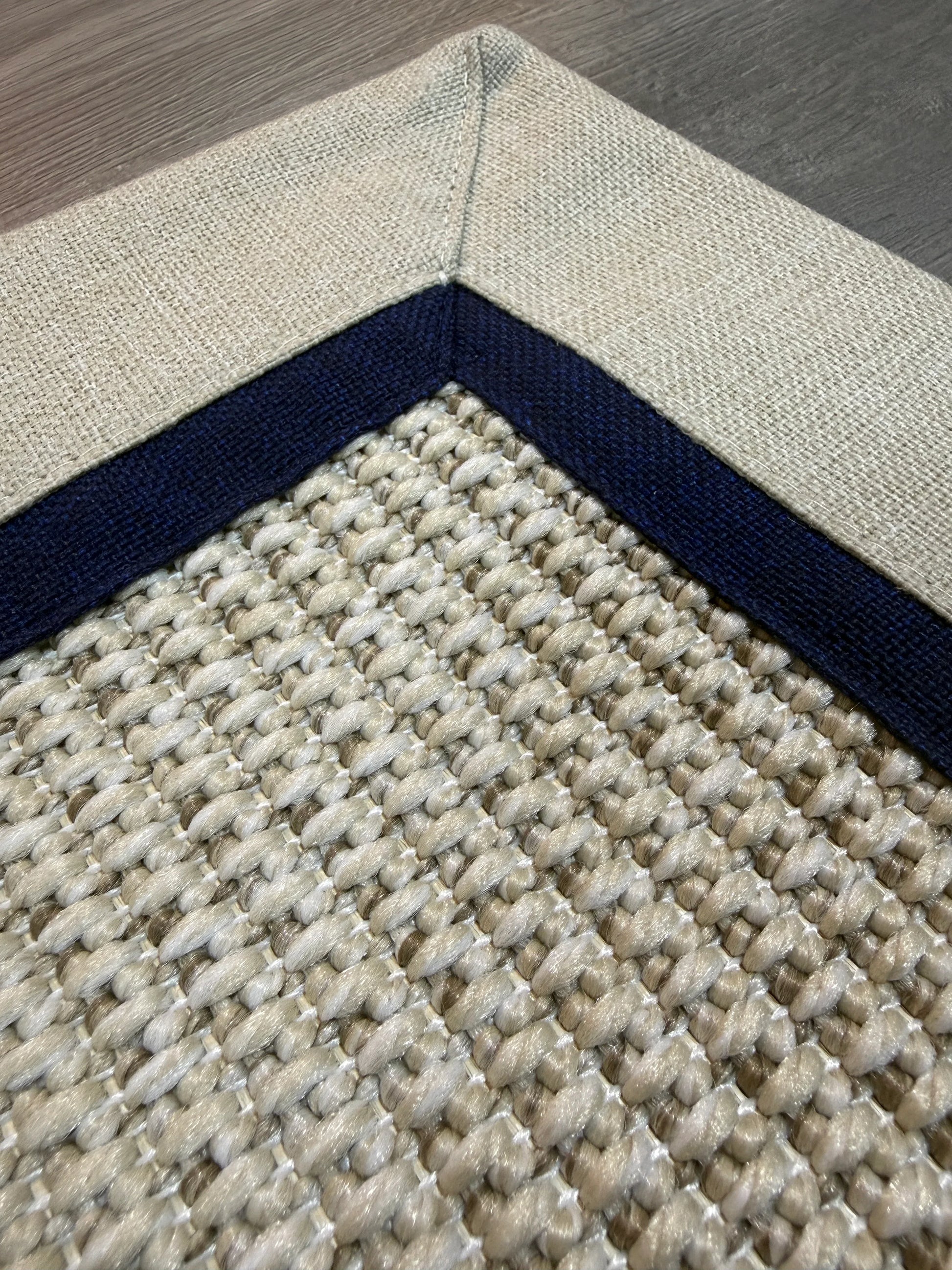 Himalaya Lacivert Bej Çift Renk Kumaş Bordürlü 664 Krem Sisal Halı - El Yapımı, Dayanıklı, Modern Tasarım - HVHB25 - HALI VAGONU