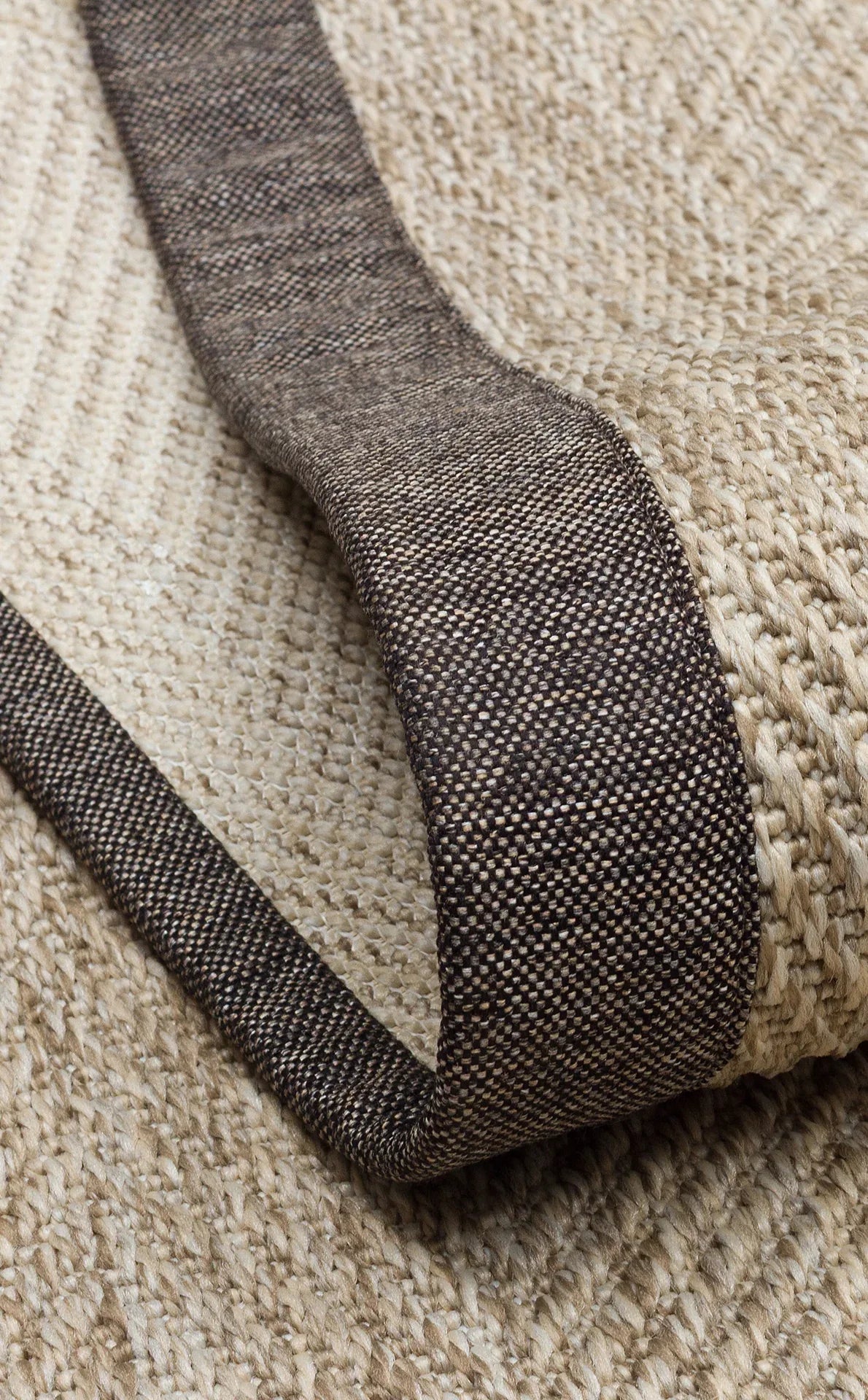 Kahve Kırçıllı Kumaş Bordürlü Balık Sırtı Desenli Bej Sisal Halı - El Yapımı, Dayanıklı, Modern Tasarım - ZHR_2704_L.Beige_BRD_Dark_Mix - HALI VAGONU