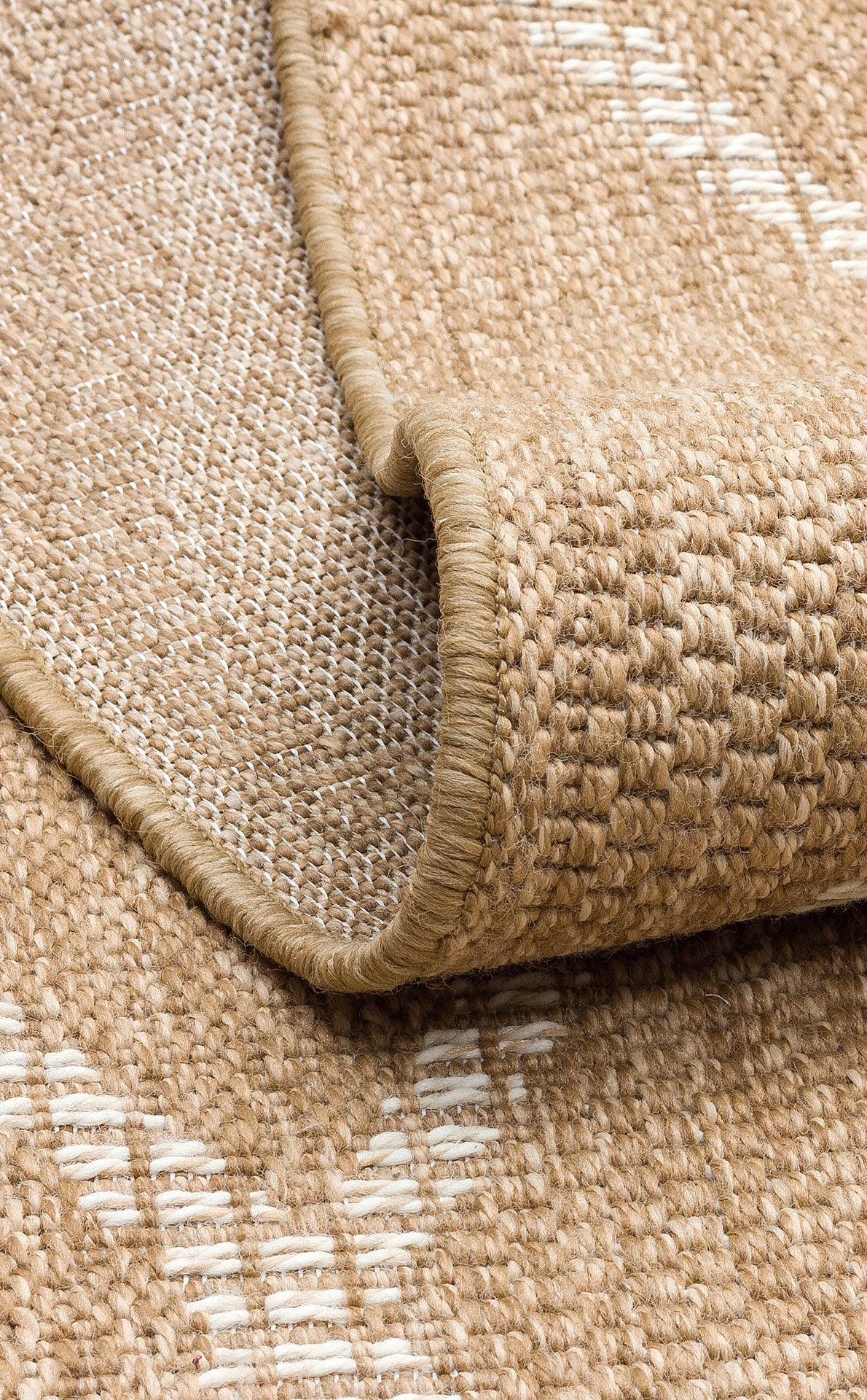 Halı Vagonu Lalibela LLB04 NATURAL, jüt görünümüne sahip suya ve güneş ışığına dayanıklı sisal halı ile ev dekorasyonunuzu tamamlayın.