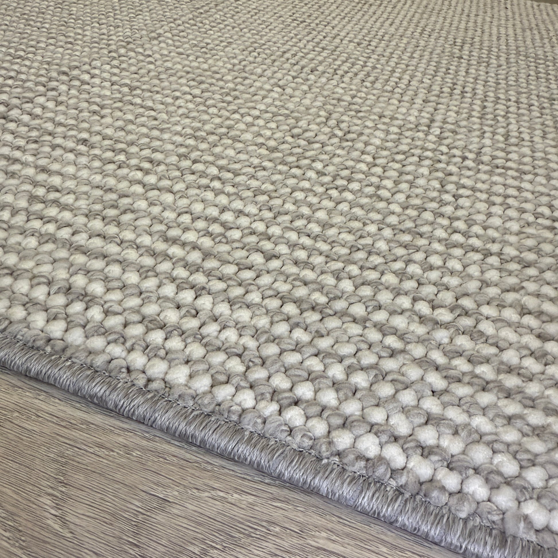 Beyaz Bukle Halı olan Halı Vagonu Bukle Serisi Gri Makine Halısı'nın pratik kullanım alanları