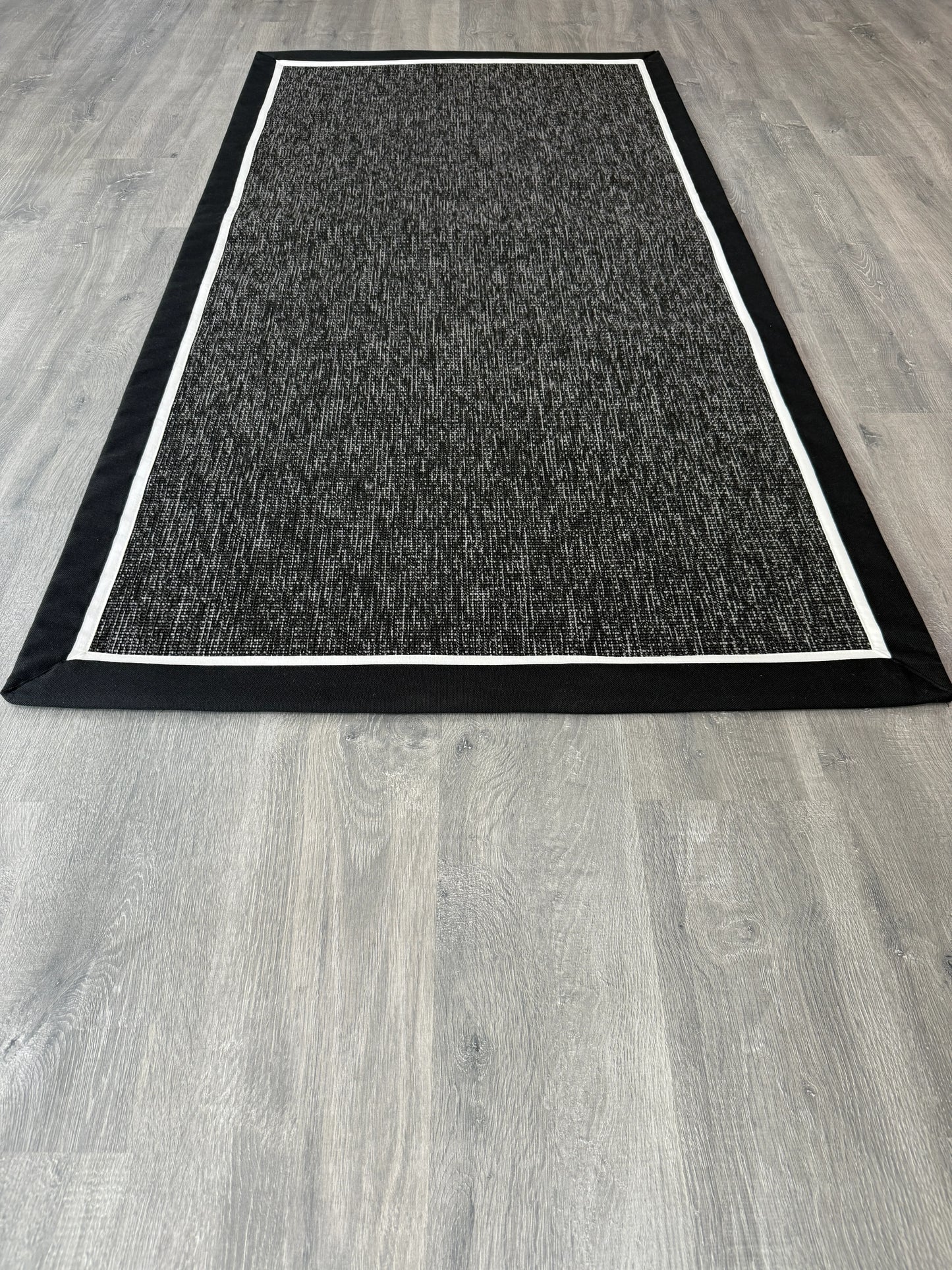 Siyah Beyaz Çift Renk Kumaş Bordürlü Siyah Antrasit Sisal Halı - El Yapımı, Dayanıklı, Modern Tasarım - HVHB20 - HALI VAGONU