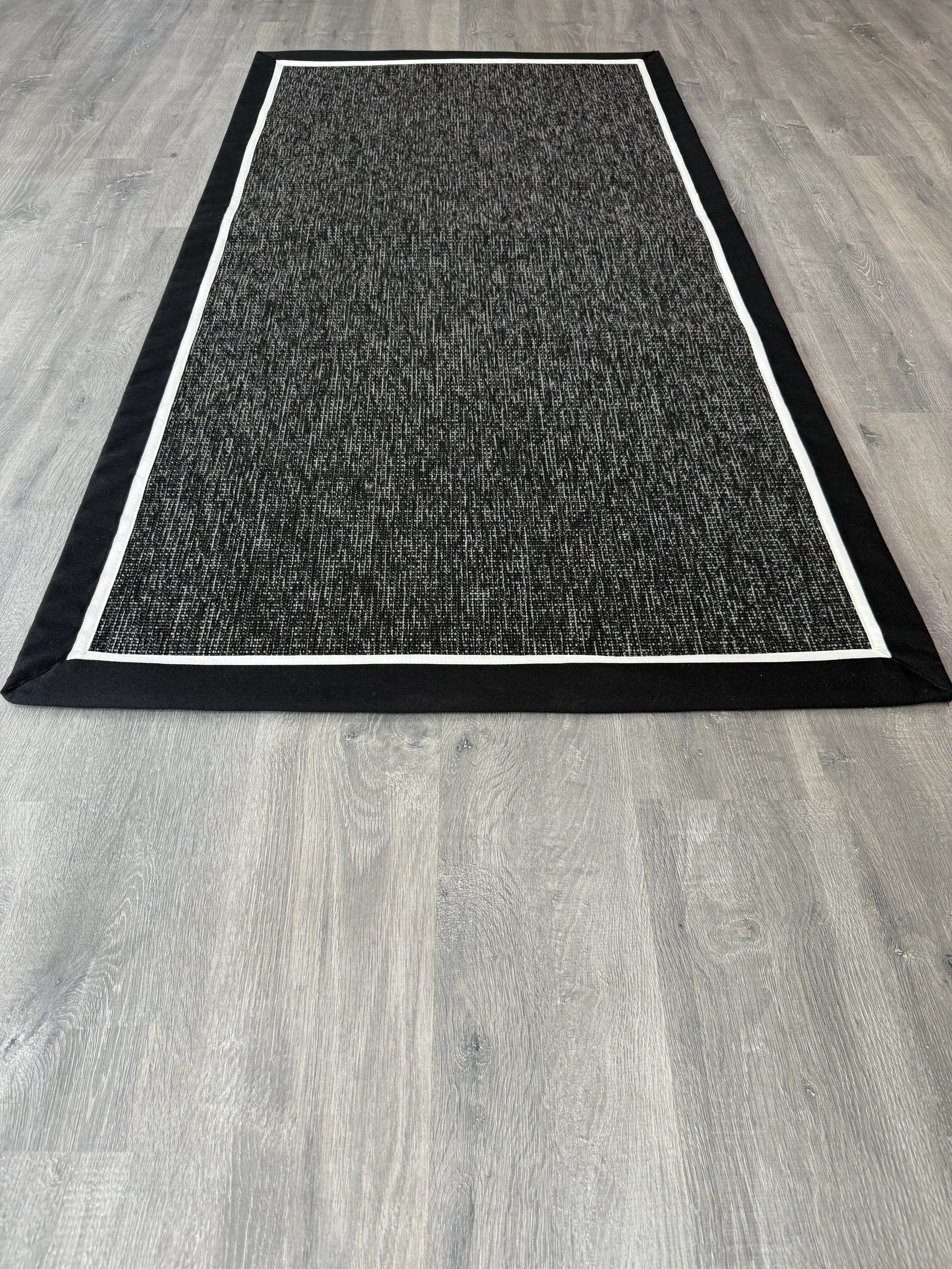 Siyah Beyaz Çift Renk Kumaş Bordürlü Siyah Antrasit Sisal Halı - El Yapımı, Dayanıklı, Modern Tasarım - HVHB20 - HALI VAGONU