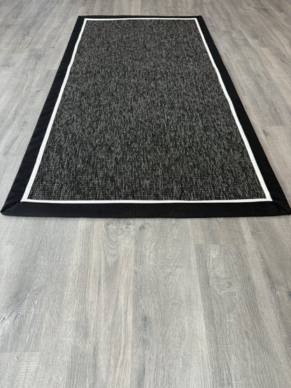 Siyah Beyaz Çift Renk Kumaş Bordürlü Siyah Antrasit Sisal Halı - El Yapımı, Dayanıklı, Modern Tasarım - HVHB20 - HALI VAGONU