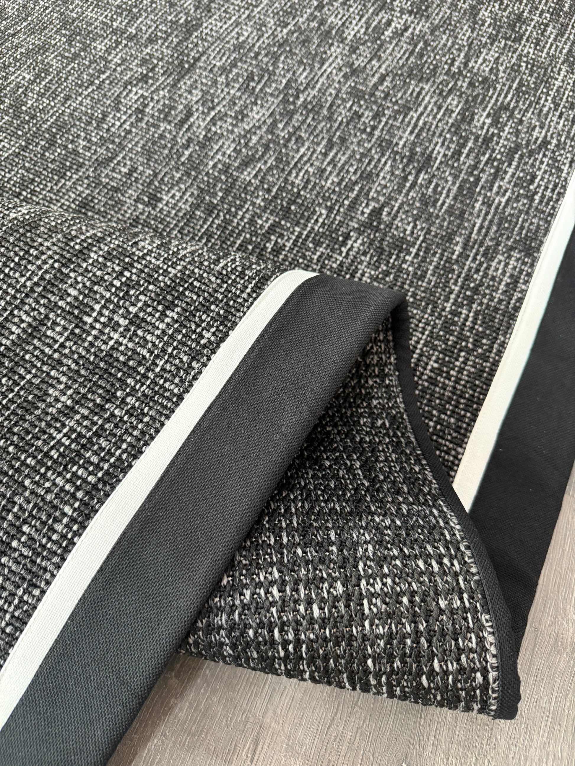 Siyah Beyaz Çift Renk Kumaş Bordürlü Siyah Antrasit Sisal Halı - El Yapımı, Dayanıklı, Modern Tasarım - HVHB20 - HALI VAGONU