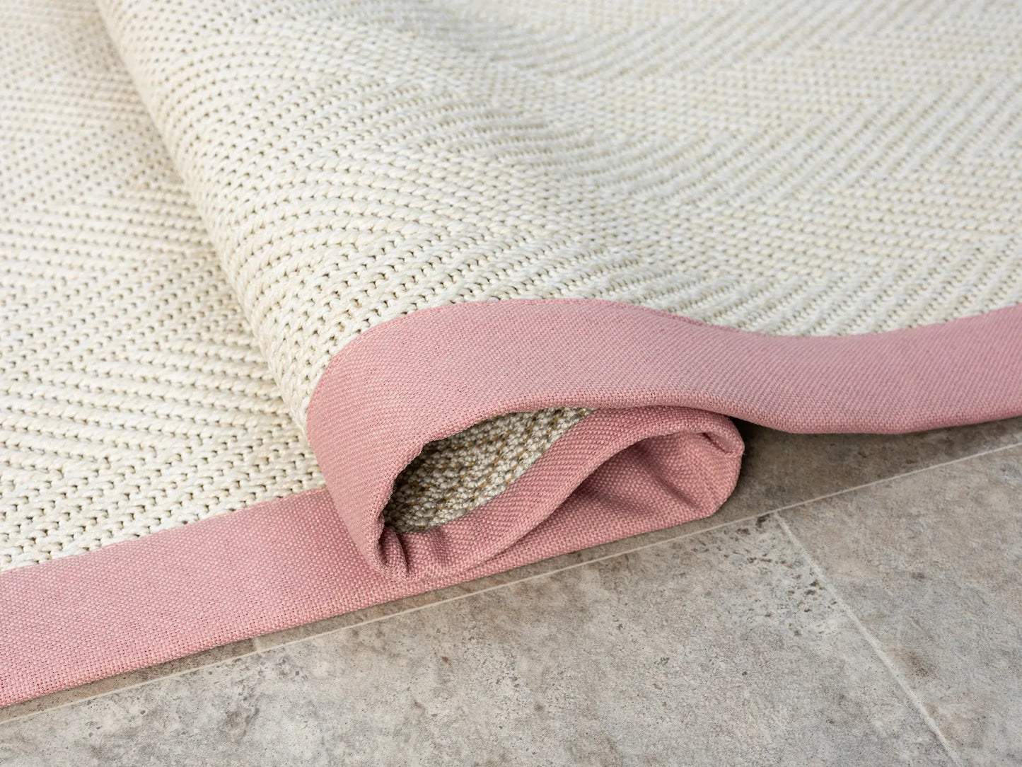 Pembe Kumaş Bordürlü Krem Balık Sırtı Sisal Halı, El Yapımı, Dayanıklı, Evcil Hayvan Dostu - HVHB13 - HALI VAGONU