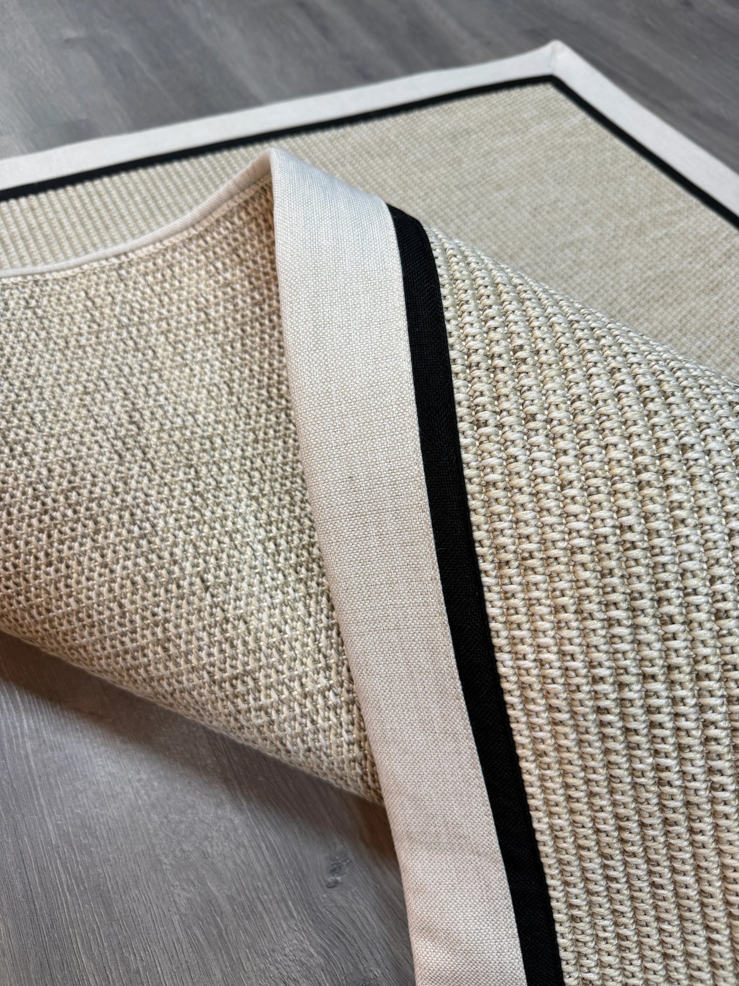 Himalaya Krem Siyah Çift Renk Kumaş Bordürlü 664 Krem Sisal Halı - El Yapımı, Dayanıklı, Modern Tasarım - HVHB26 - HALI VAGONU
