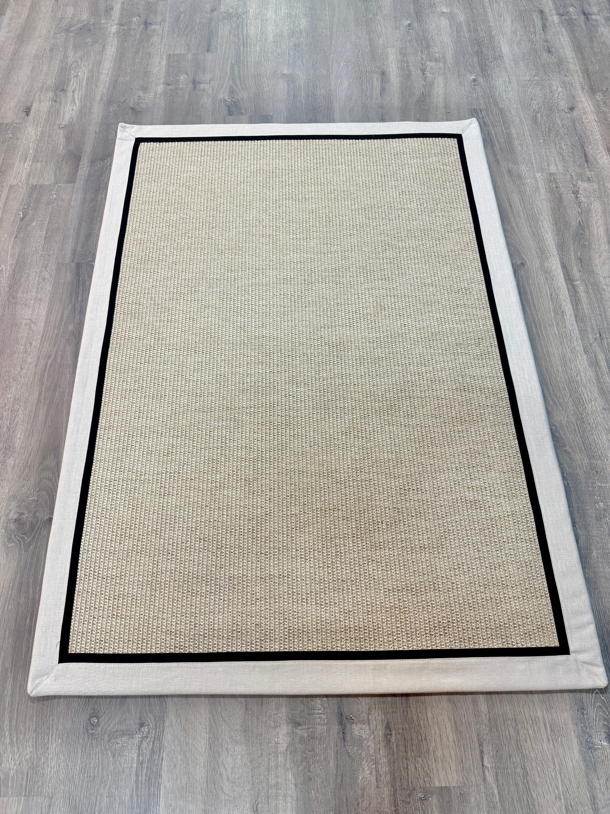 Himalaya Krem Siyah Çift Renk Kumaş Bordürlü 664 Krem Sisal Halı - El Yapımı, Dayanıklı, Modern Tasarım - HVHB26 - HALI VAGONU