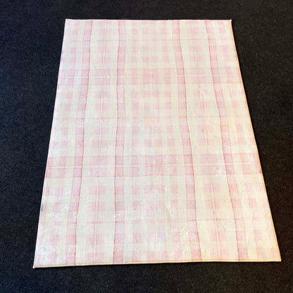 Halı Vagonu HV105 Pembe Ekose Desenli Çocuk Halısı – Yumuşak, Kaymaz Taban & Yıkanabilir