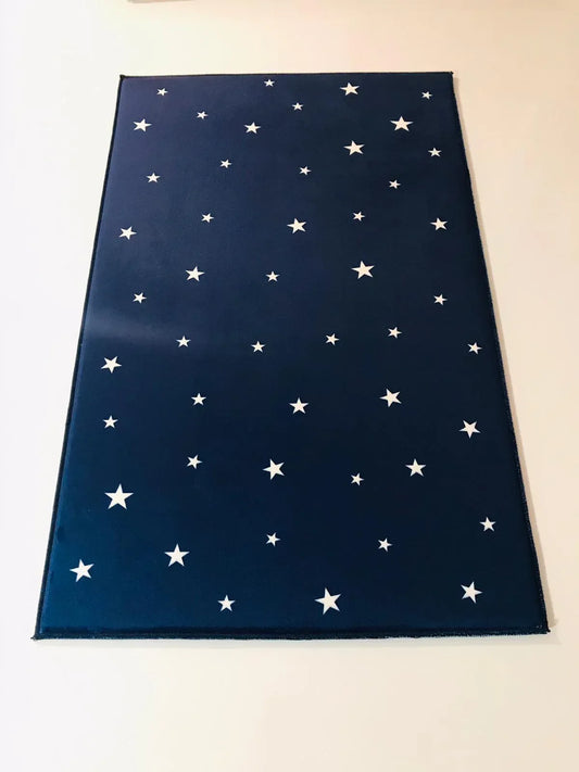 HV398 Beyaz Yıldızlı Lacivert Çocuk Halısı - Yumuşak, Kolay Temizlenebilir, 3 Kalite Seçeneği - HALI VAGONU