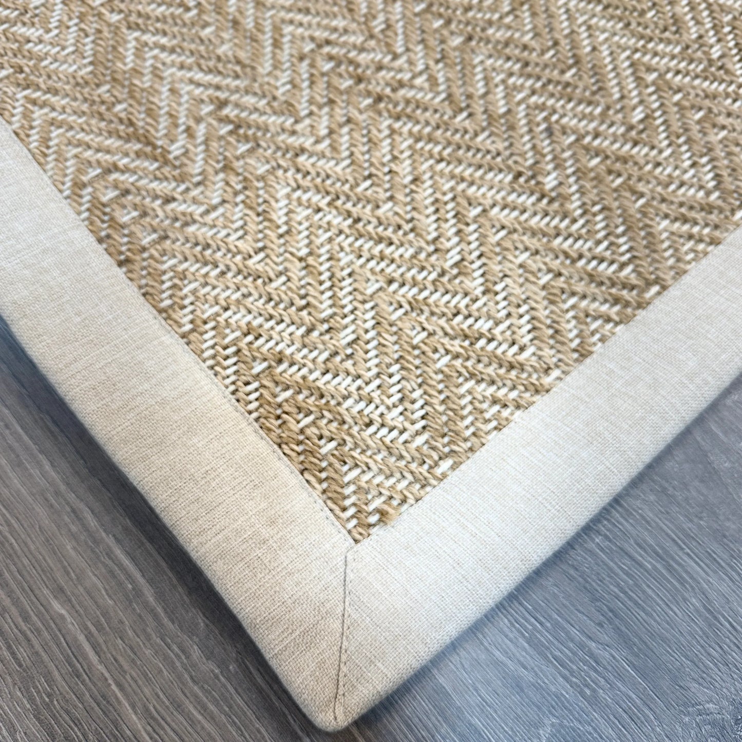 Krem Kumaş Bordürlü Beyaz Detaylı Bej Balık Sırtı Sisal Halı - El Yapımı, Dayanıklı, Modern Tasarım - ZHR 02 Natural White - Krem Bordür - HALI VAGONU