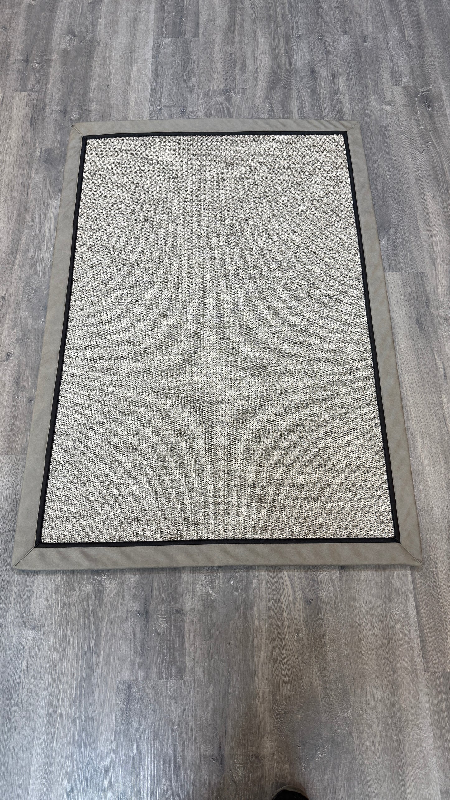 Himalaya 664 Gri Zemin - Vizon Antrasit Çift Renk Deri Bordürlü Sisal Halı - HVHB35