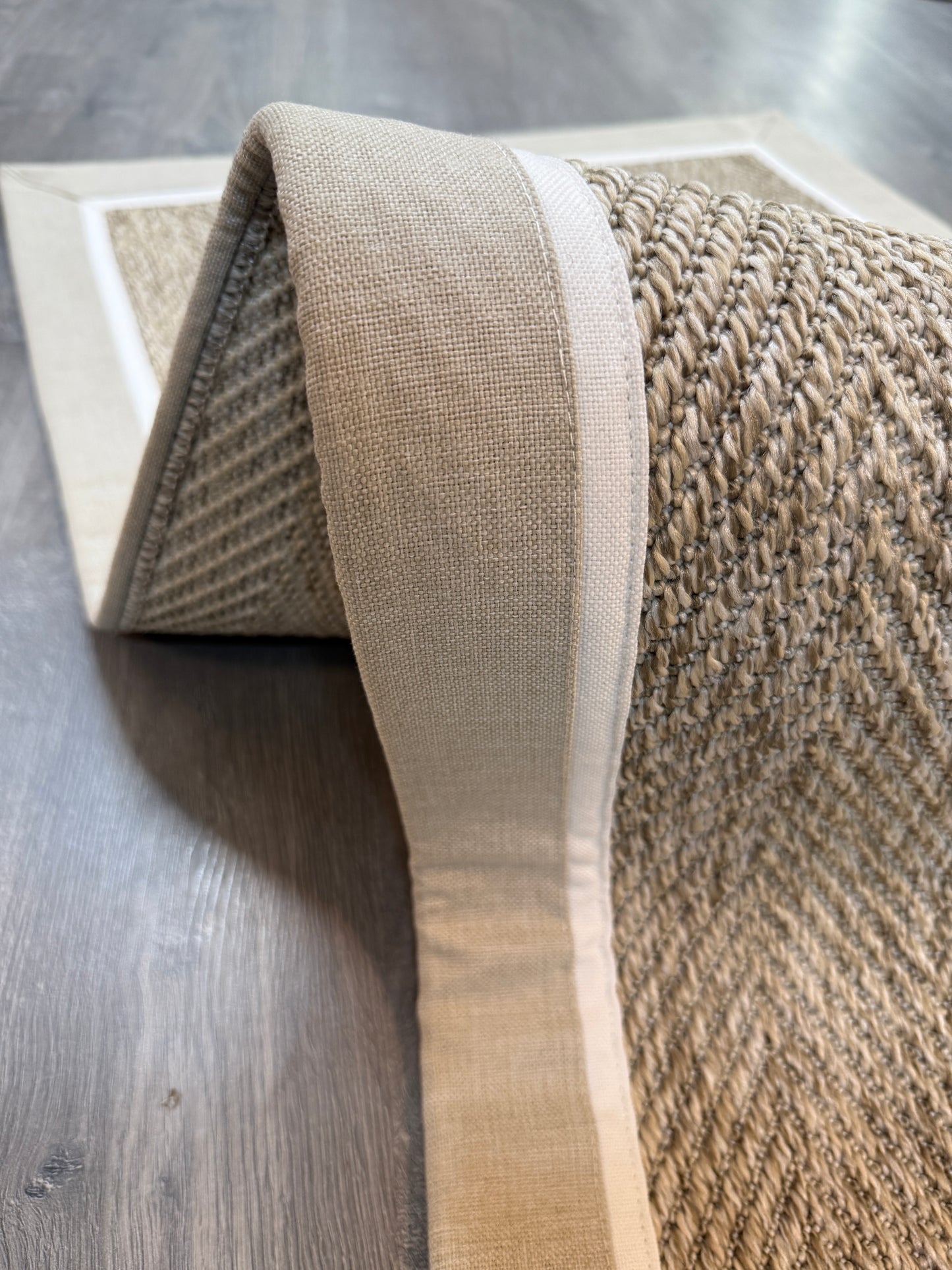 Himalaya 660 Çakıl Zemin - Bej Beyaz Çift Renk Kumaş Bordürlü Sisal Halı - HVHB36