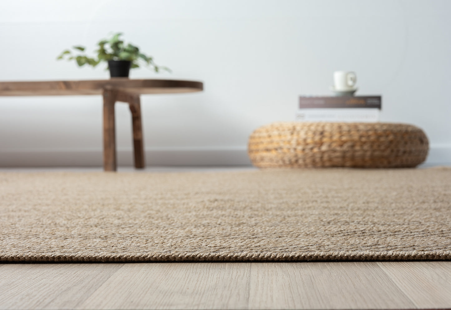 Halı Vagonu Botswana 671 Kahve Sisal Halı, hav yüksekliği olmayan kilim dokuma ile modern bir tasarım sunuyor.
