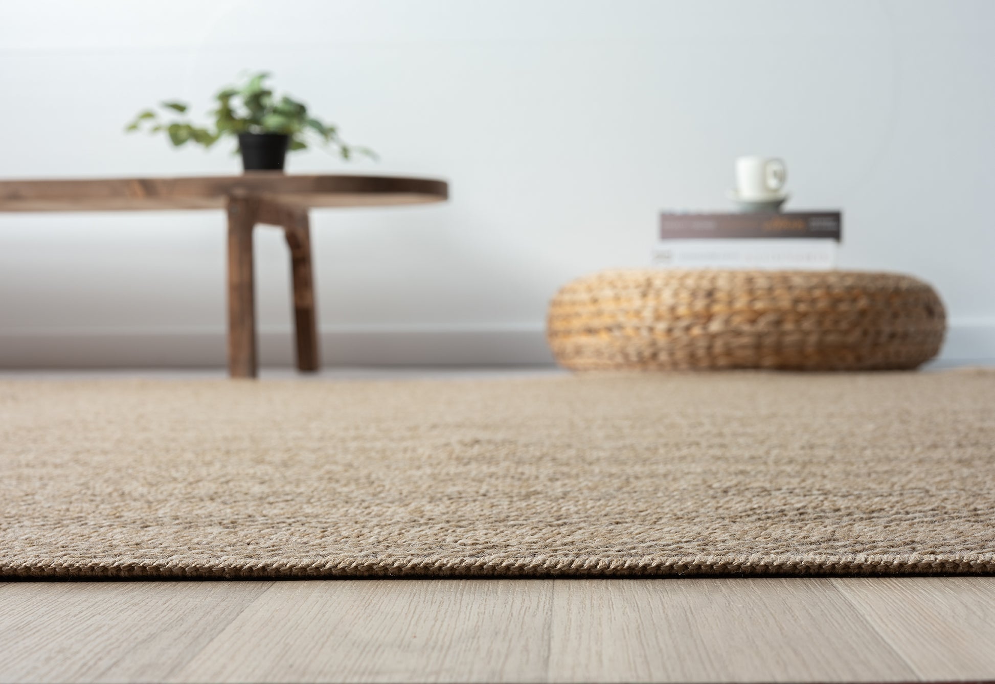 Halı Vagonu Botswana 671 Kahve Sisal Halı, hav yüksekliği olmayan kilim dokuma ile modern bir tasarım sunuyor.