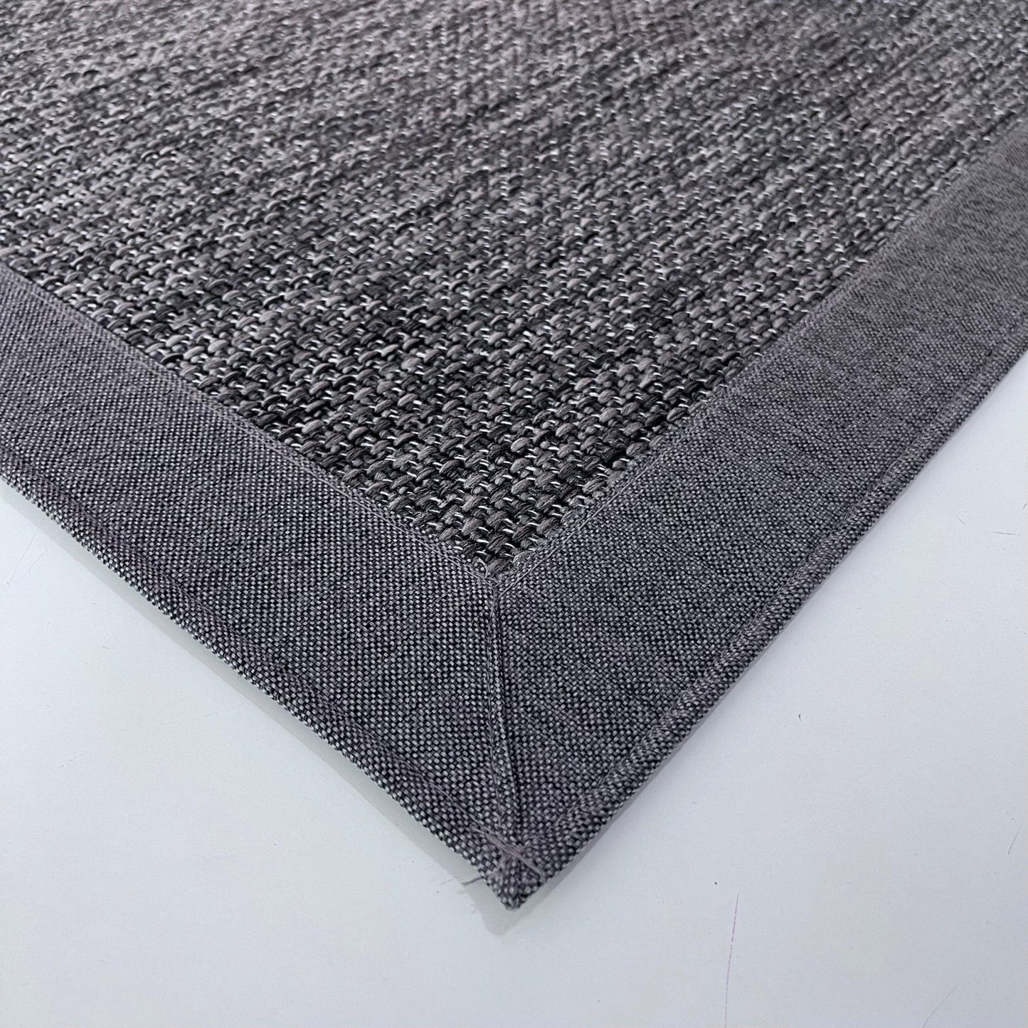 Gri Kumaş Bordürlü Gri Sisal Halı - El Yapımı, Evcil Hayvan Dostu, Modern Tasarım - HVSB03 - HALI VAGONU