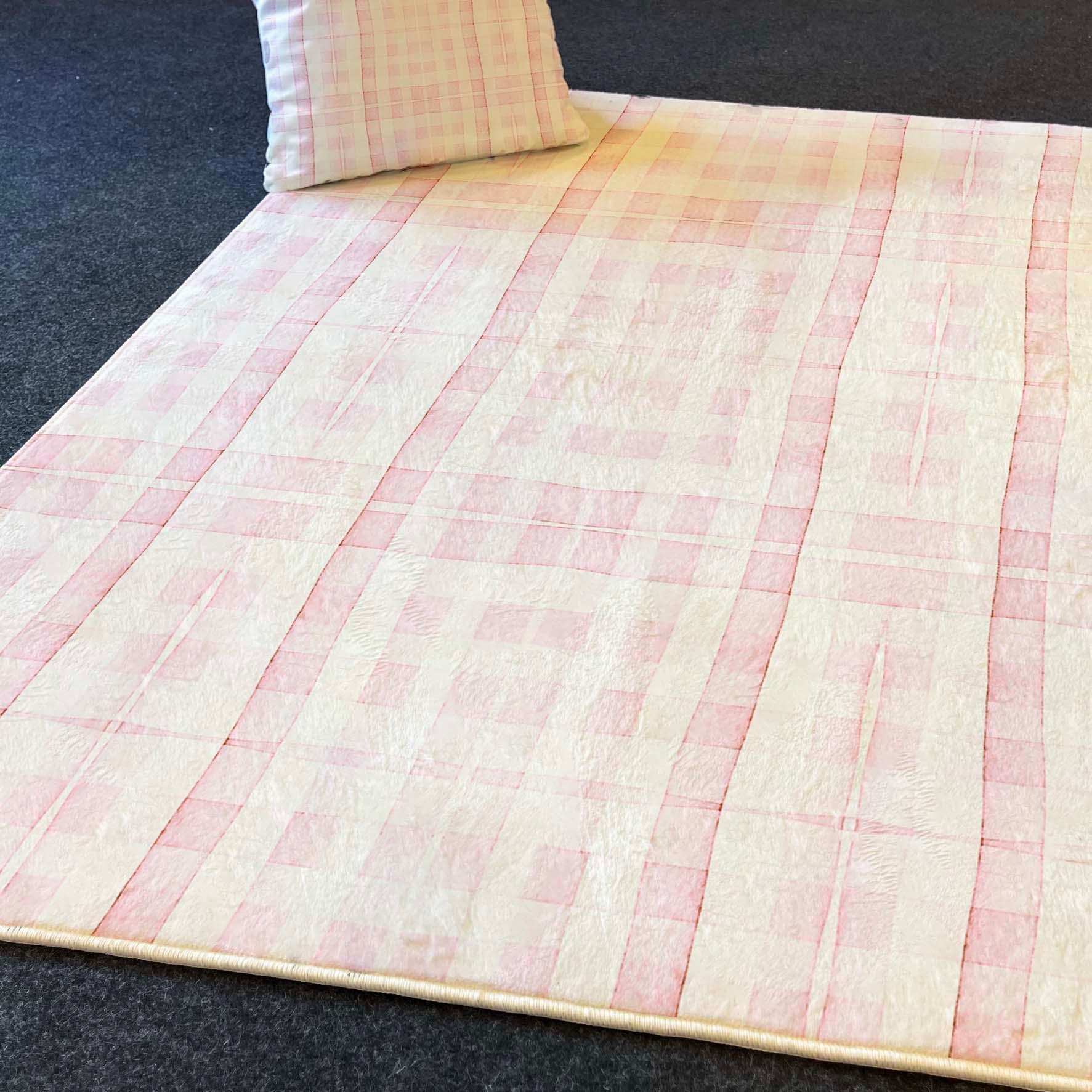 Halı Vagonu HV105 Pembe Ekose Desenli Çocuk Halısı – Yumuşak, Kaymaz Taban & Yıkanabilir - HALI VAGONU