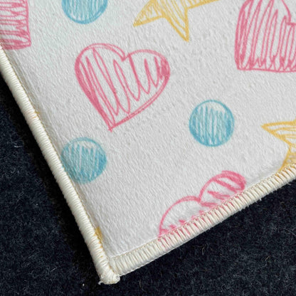 Halı Vagonu HV108 Renkli Kalp ve Yıldız Desenli Çocuk Halısı – Yumuşak, Kaymaz Taban & Yıkanabilir - HALI VAGONU