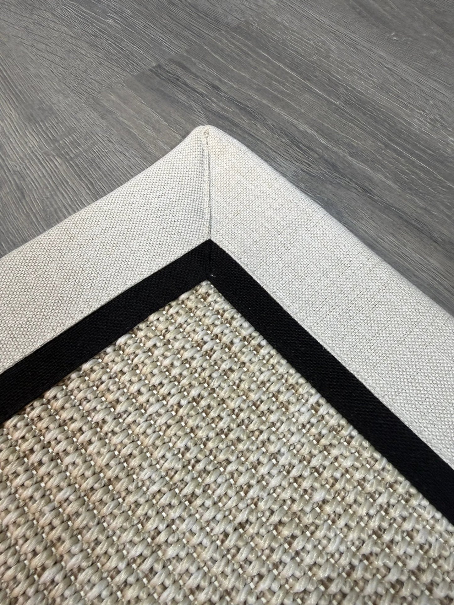 Himalaya Krem Siyah Çift Renk Kumaş Bordürlü 664 Krem Sisal Halı - El Yapımı, Dayanıklı, Modern Tasarım - HVHB26 - HALI VAGONU