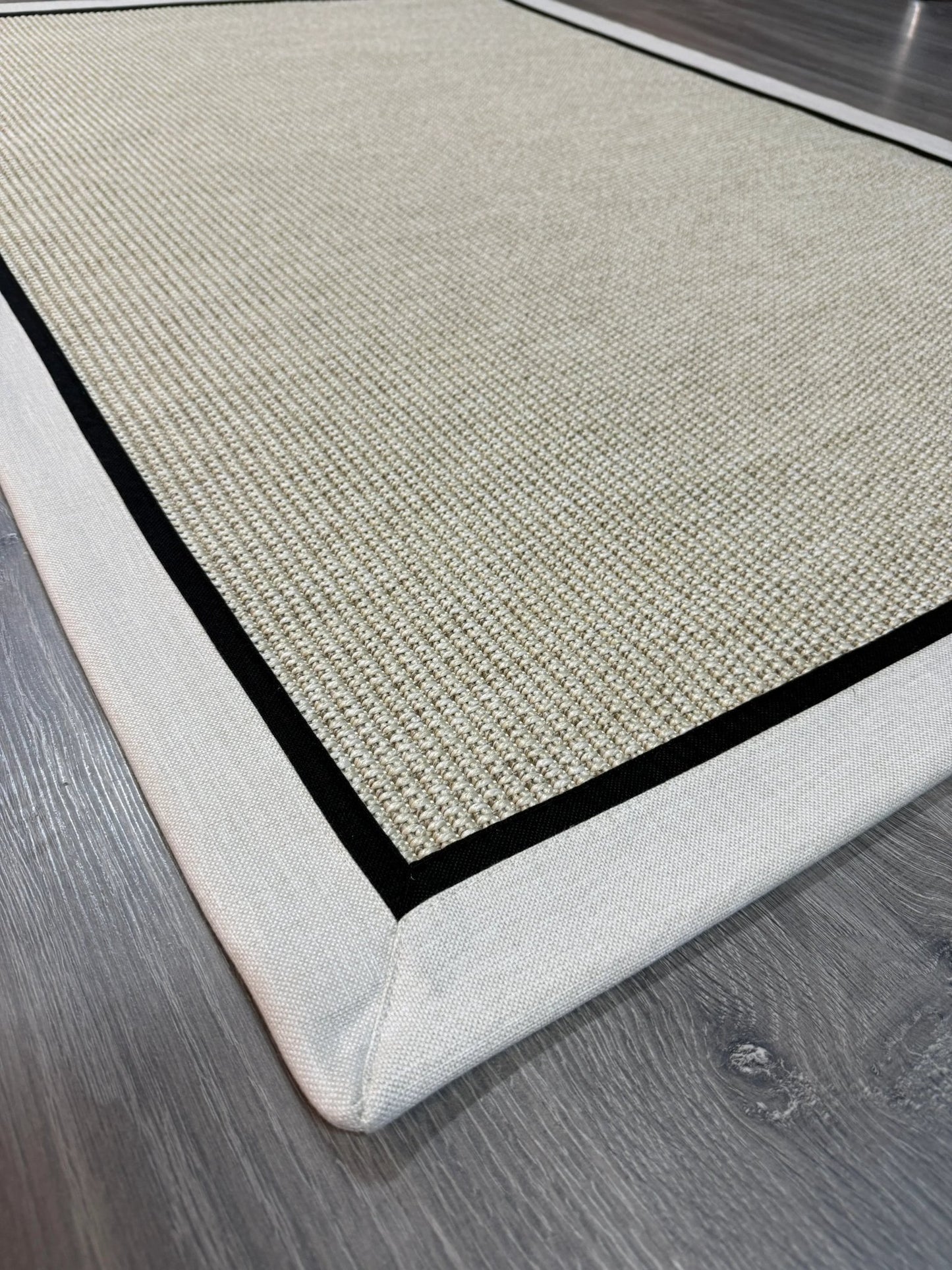 Himalaya Krem Siyah Çift Renk Kumaş Bordürlü 664 Krem Sisal Halı - El Yapımı, Dayanıklı, Modern Tasarım - HVHB26 - HALI VAGONU
