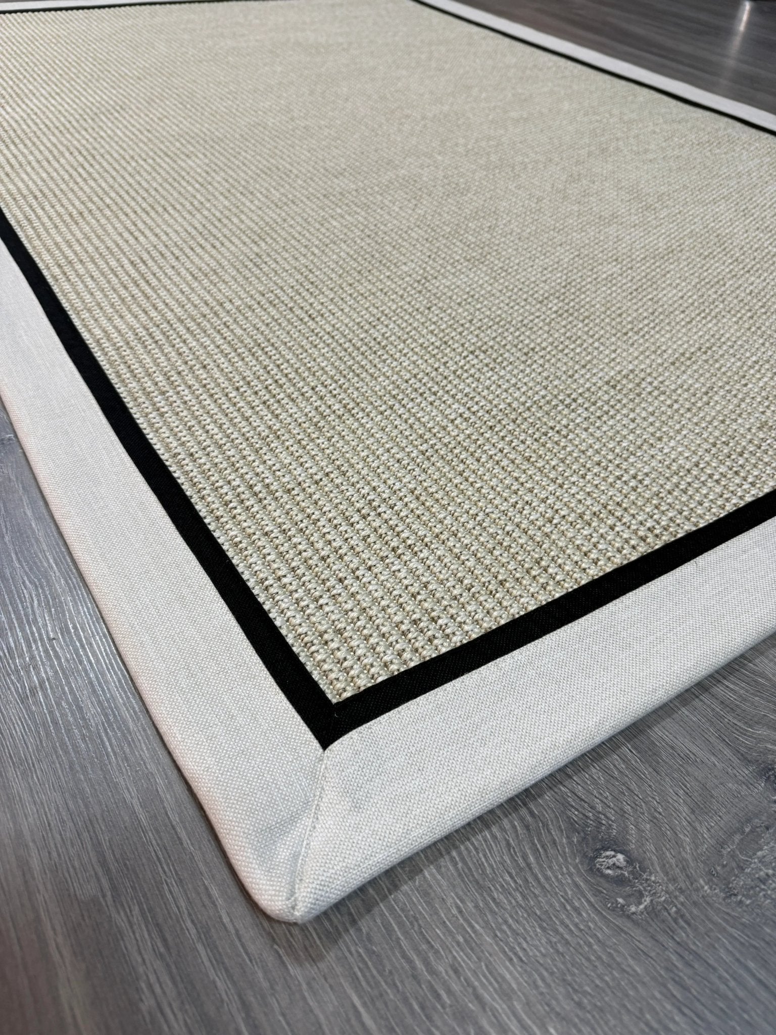 Himalaya Krem Siyah Çift Renk Kumaş Bordürlü 664 Krem Sisal Halı - El Yapımı, Dayanıklı, Modern Tasarım - HVHB26 - HALI VAGONU