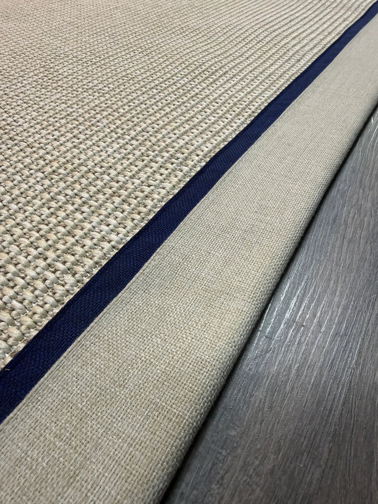 Himalaya Lacivert Bej Çift Renk Kumaş Bordürlü 664 Krem Sisal Halı - El Yapımı, Dayanıklı, Modern Tasarım - HVHB25 - HALI VAGONU