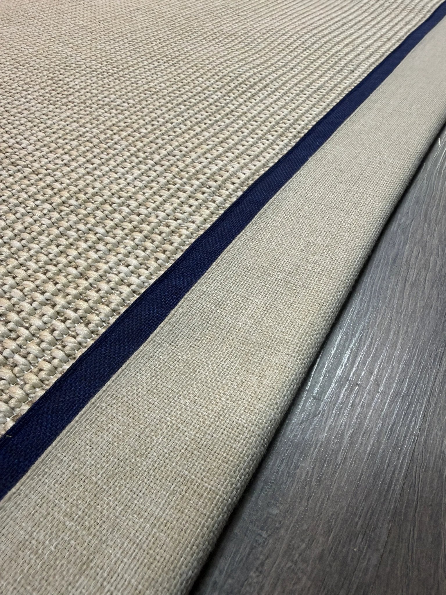 Himalaya Lacivert Bej Çift Renk Kumaş Bordürlü 664 Krem Sisal Halı - El Yapımı, Dayanıklı, Modern Tasarım - HVHB25 - HALI VAGONU