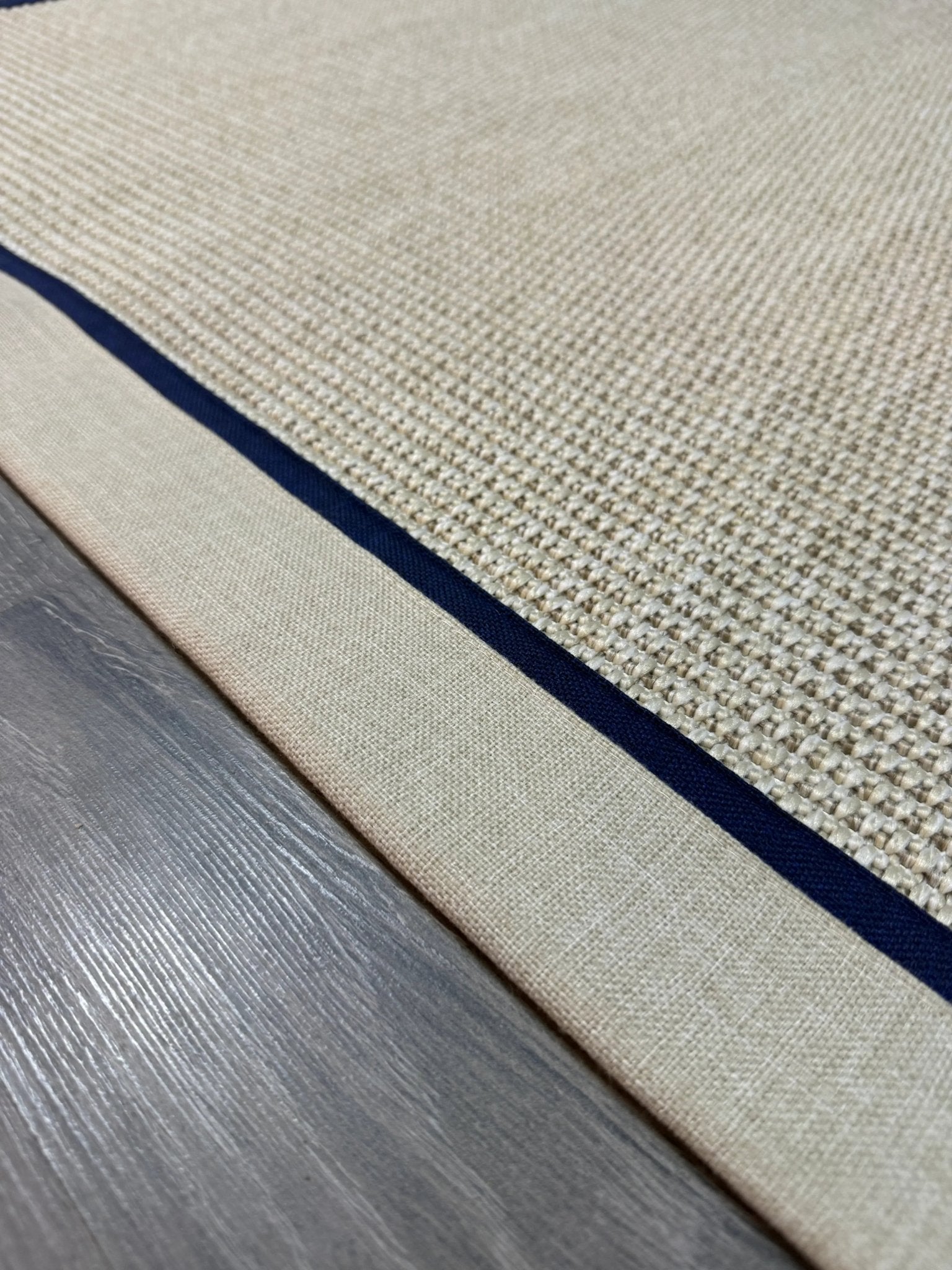 Himalaya Lacivert Bej Çift Renk Kumaş Bordürlü 664 Krem Sisal Halı - El Yapımı, Dayanıklı, Modern Tasarım - HVHB25 - HALI VAGONU