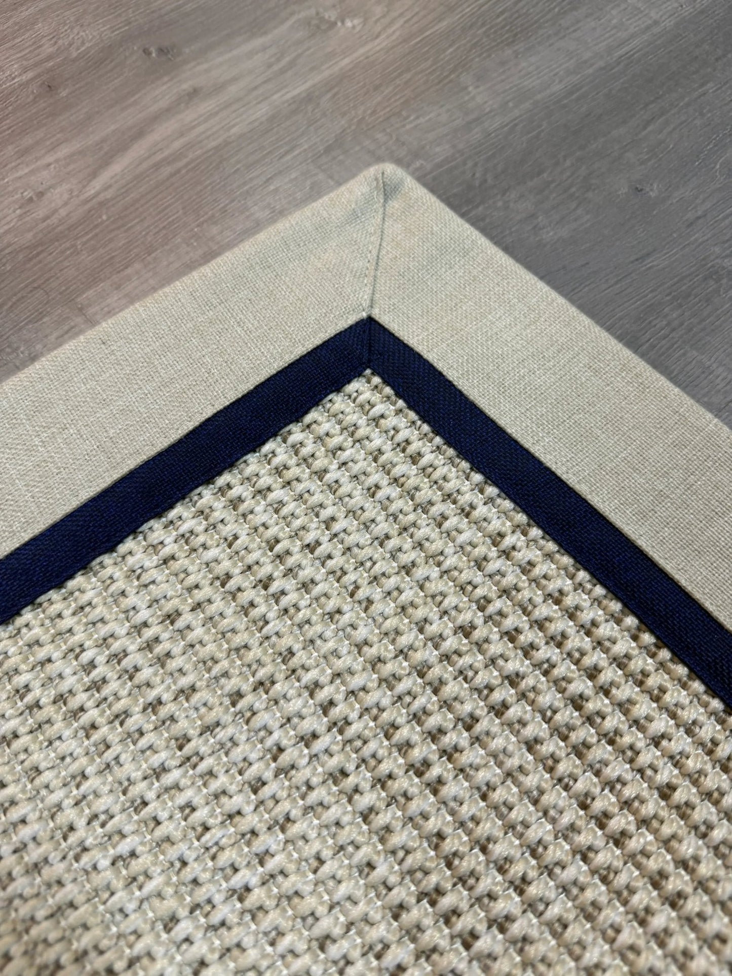 Himalaya Lacivert Bej Çift Renk Kumaş Bordürlü 664 Krem Sisal Halı - El Yapımı, Dayanıklı, Modern Tasarım - HVHB25 - HALI VAGONU